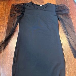 Black dress with cute sleeves size 11-12 kids !